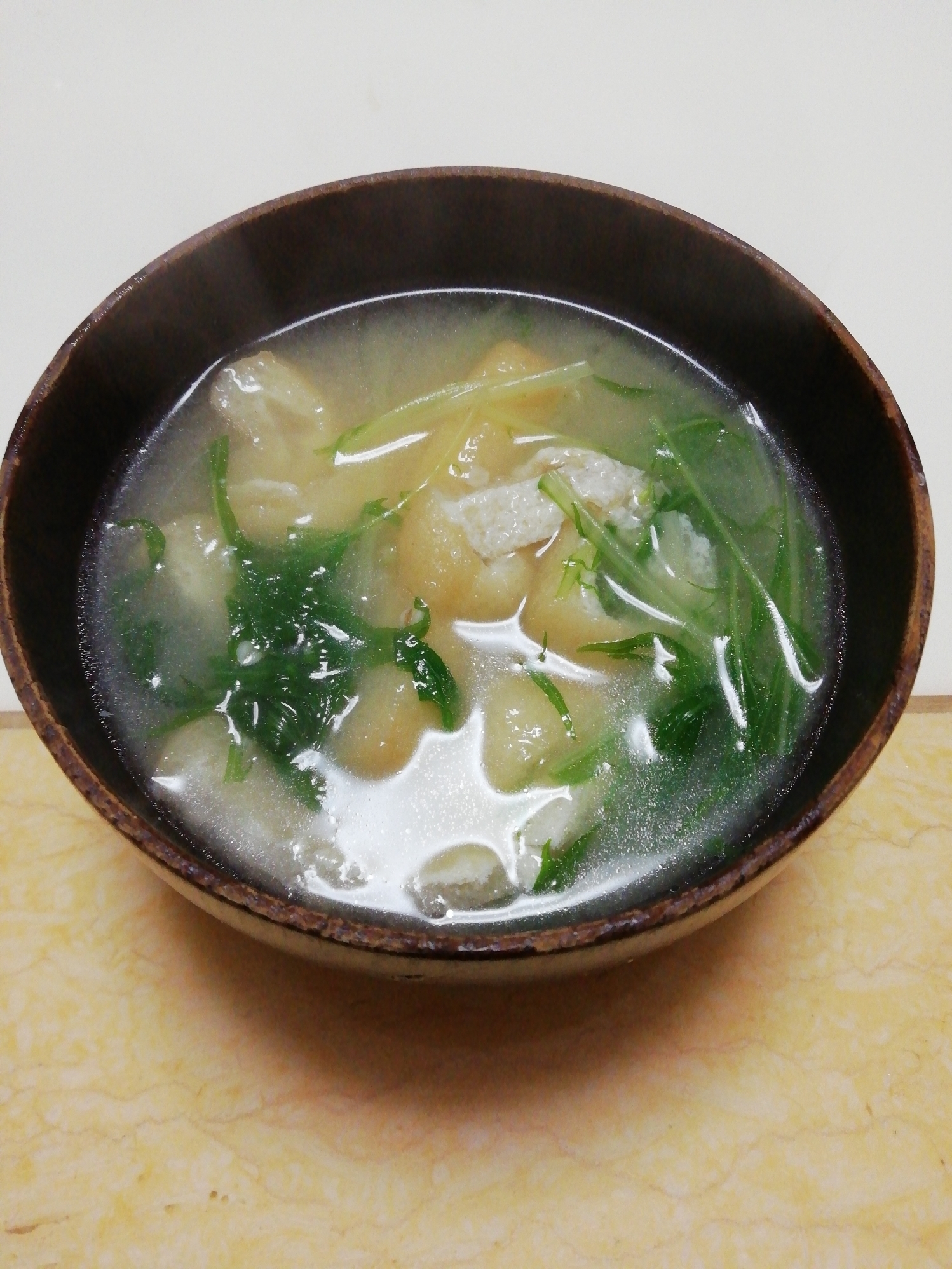 水菜と油揚げの麦味噌汁