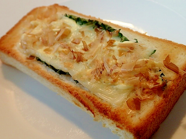 生姜/マヨで　大葉とチーズとかつお節のトースト