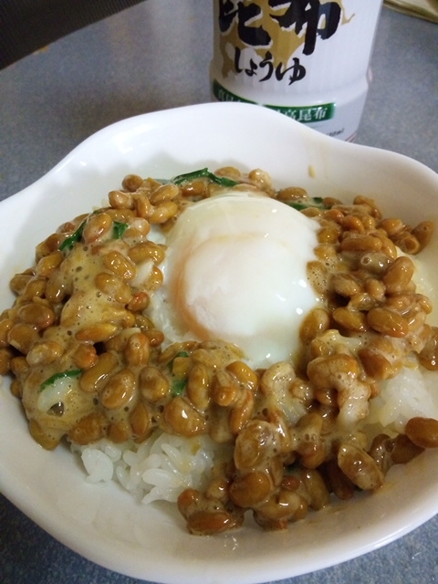 醤油をかけるだけ！納豆ご飯