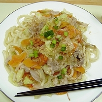 キャベツ、玉ねぎ入り、焼きうどん。