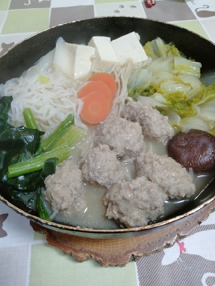 豚肉の肉団子の力強いスープが美味しい鍋になりました♪