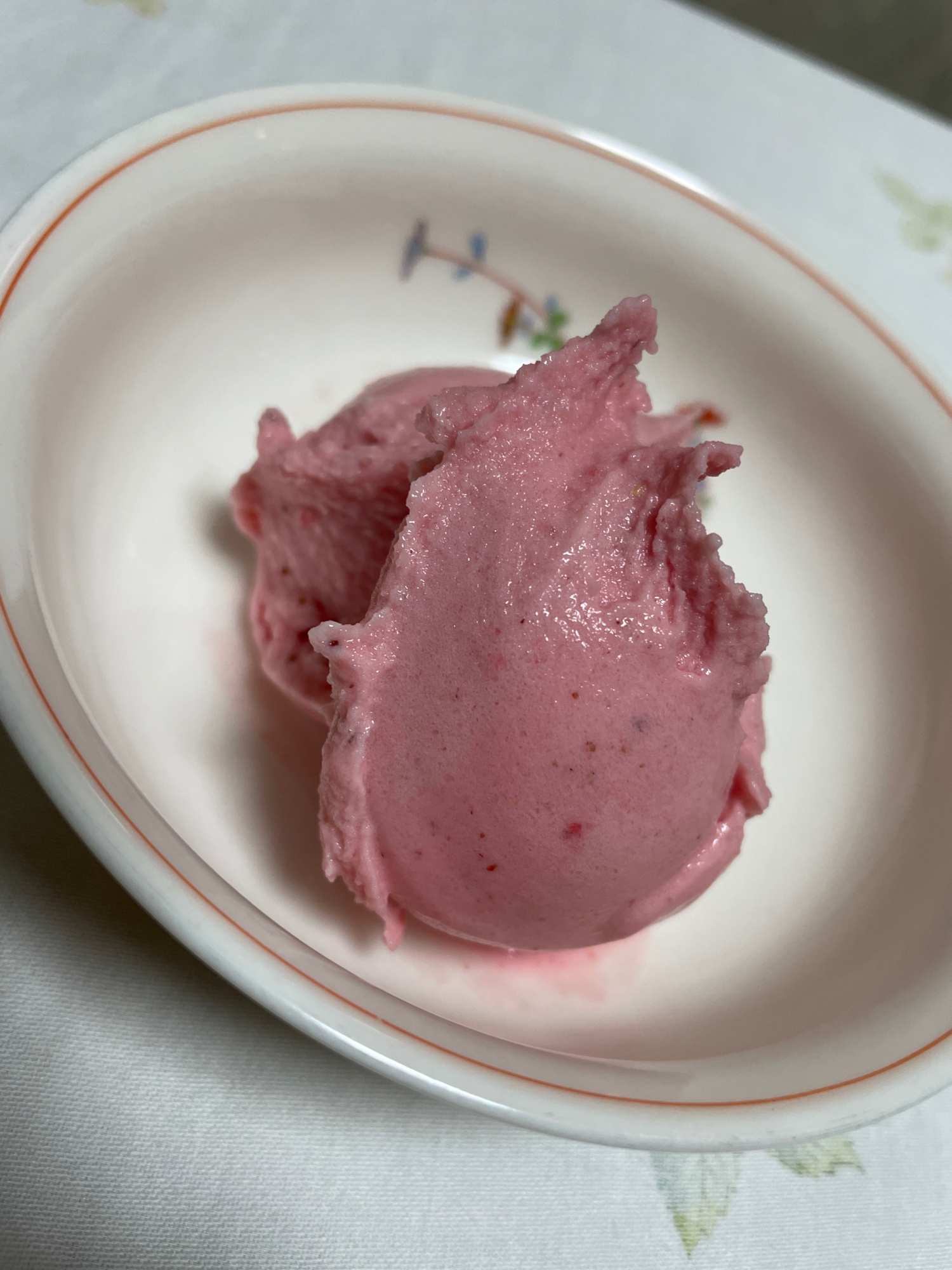 苺のアイスクリーム