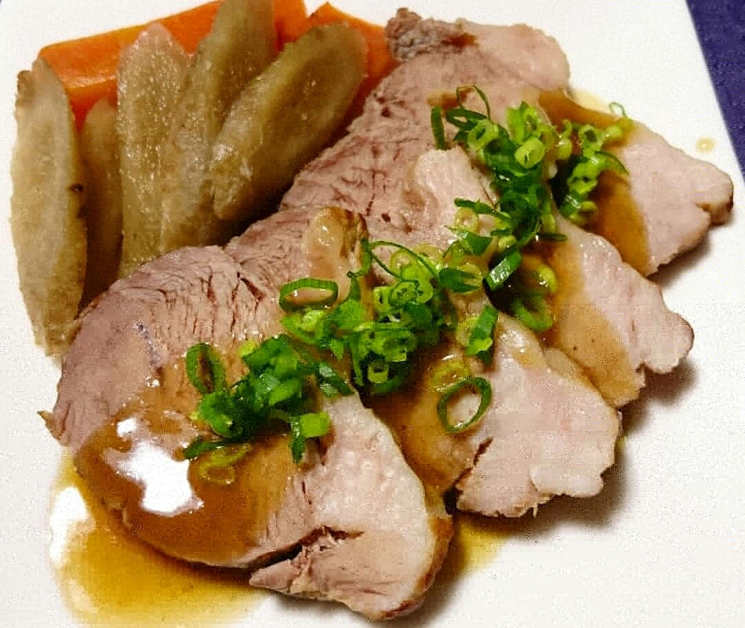 ストウブDE〜ごぼうが美味い煮豚