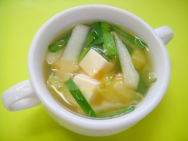 豆腐と白菜ニラの中華スープ