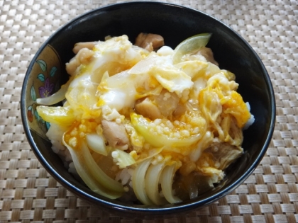 こんにちは♪天かす入りの親子丼、初めてです♪コクが出て美味しいですね♪素敵なレシピありがとうございました。ごちそうさまでした(๑^᎑^๑)