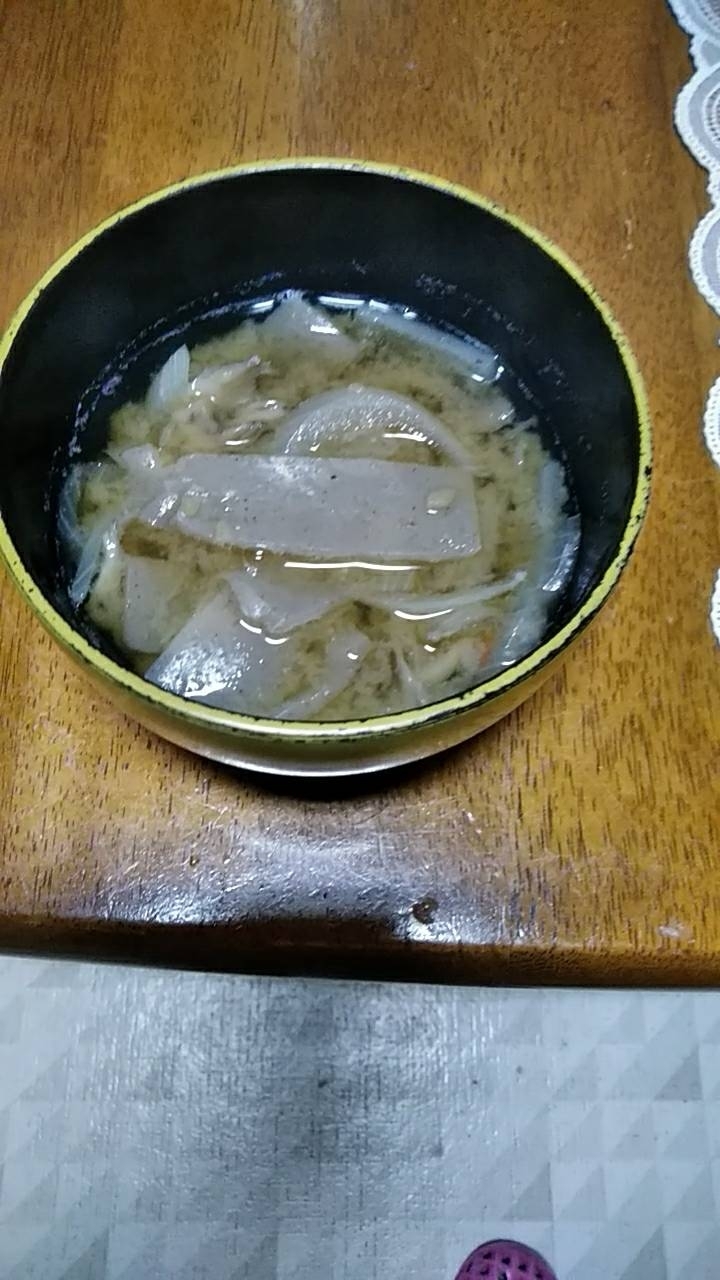 舞茸玉ねぎこんにゃくの味噌汁