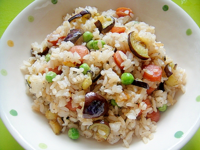 茄子とウインナーのガーリックペッパー炒飯