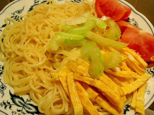 焼きそば麺で 冷やし中華　具やタレはあるもので