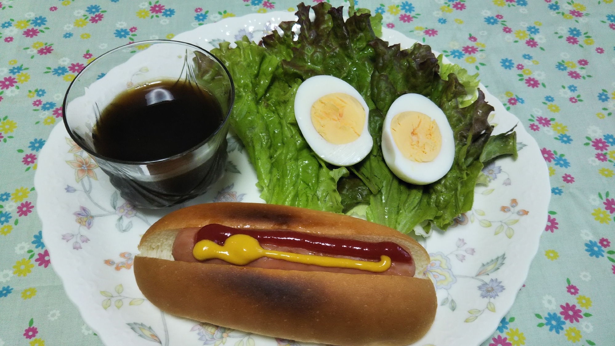 ホットドッグと寒天コーヒーゼリーと茹で卵の昼食☆