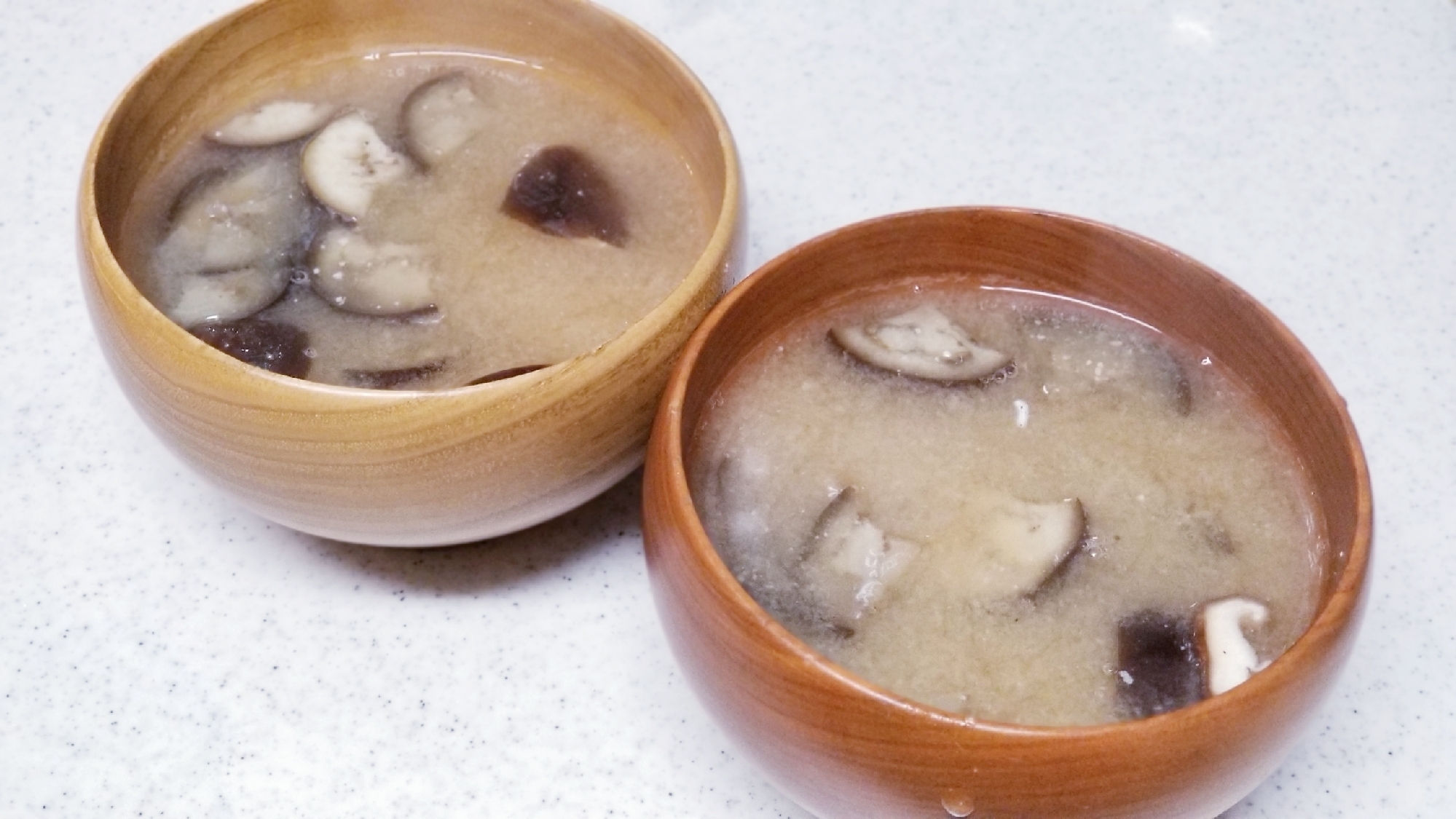 茄子と椎茸の生姜味噌汁