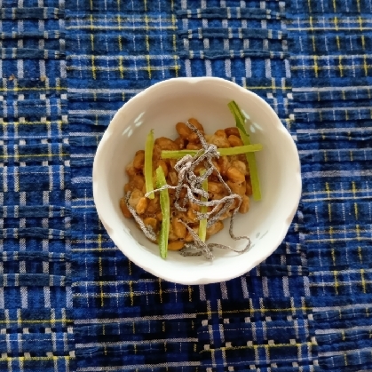 かいわれ大根と塩昆布の納豆