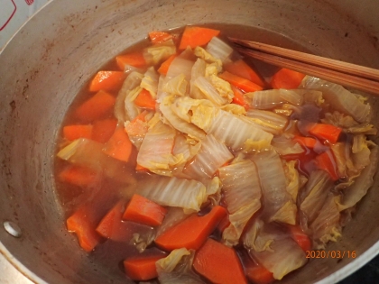 角煮の残り煮汁で　にんじんと白菜の煮物