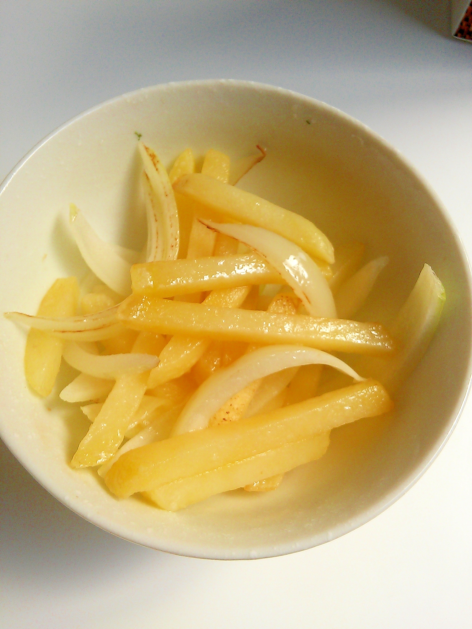 ズボラおつまみ★冷凍ポテトと玉ねぎの塩レモン炒め