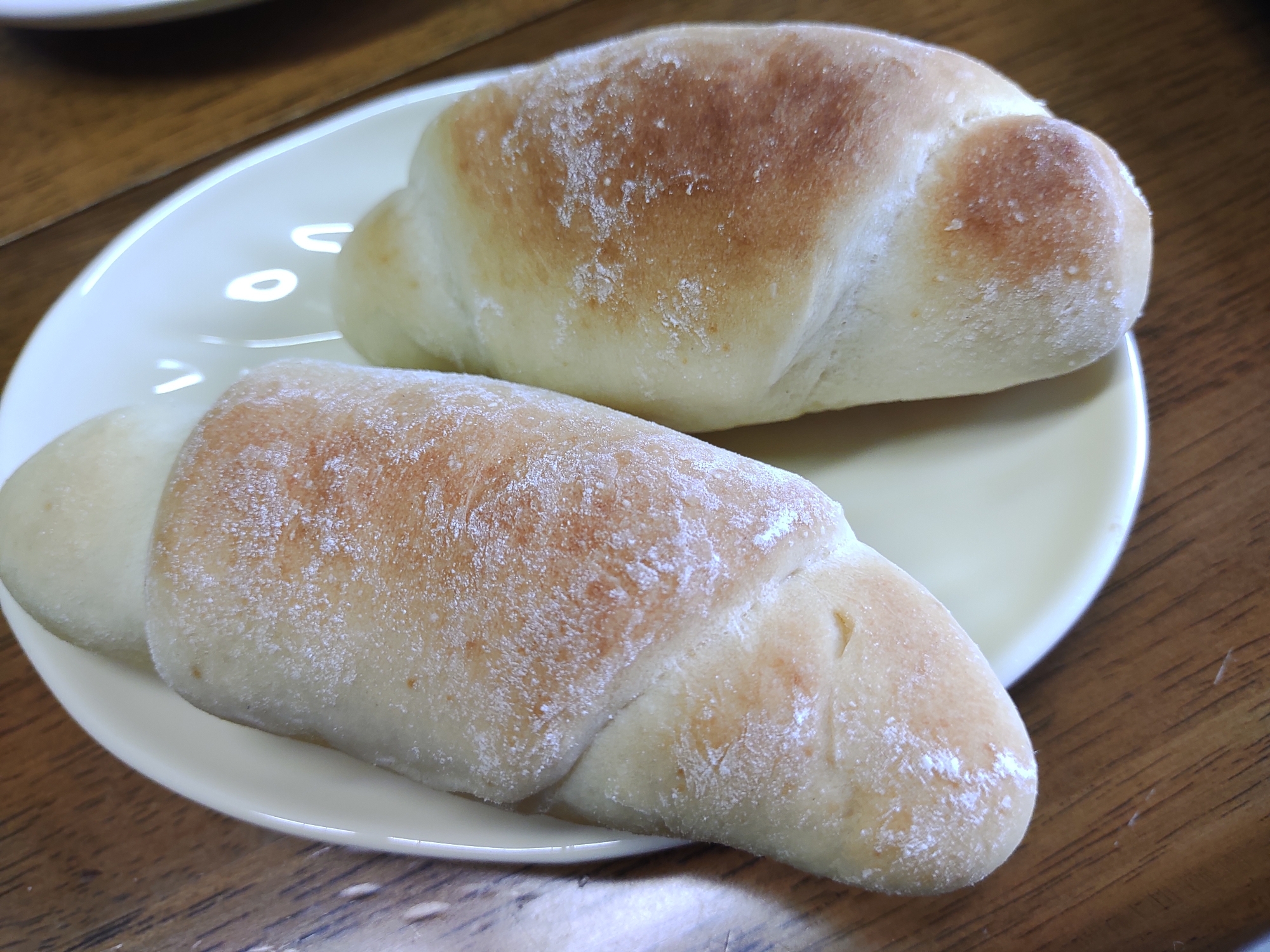 一晩 生地を寝かせたロールパン