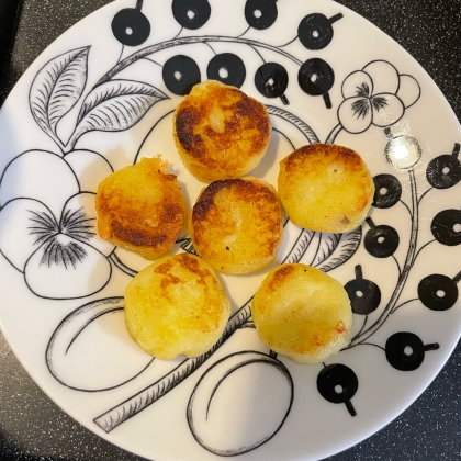 カリットロッモチッ♡簡単じゃがいもチーズ餅