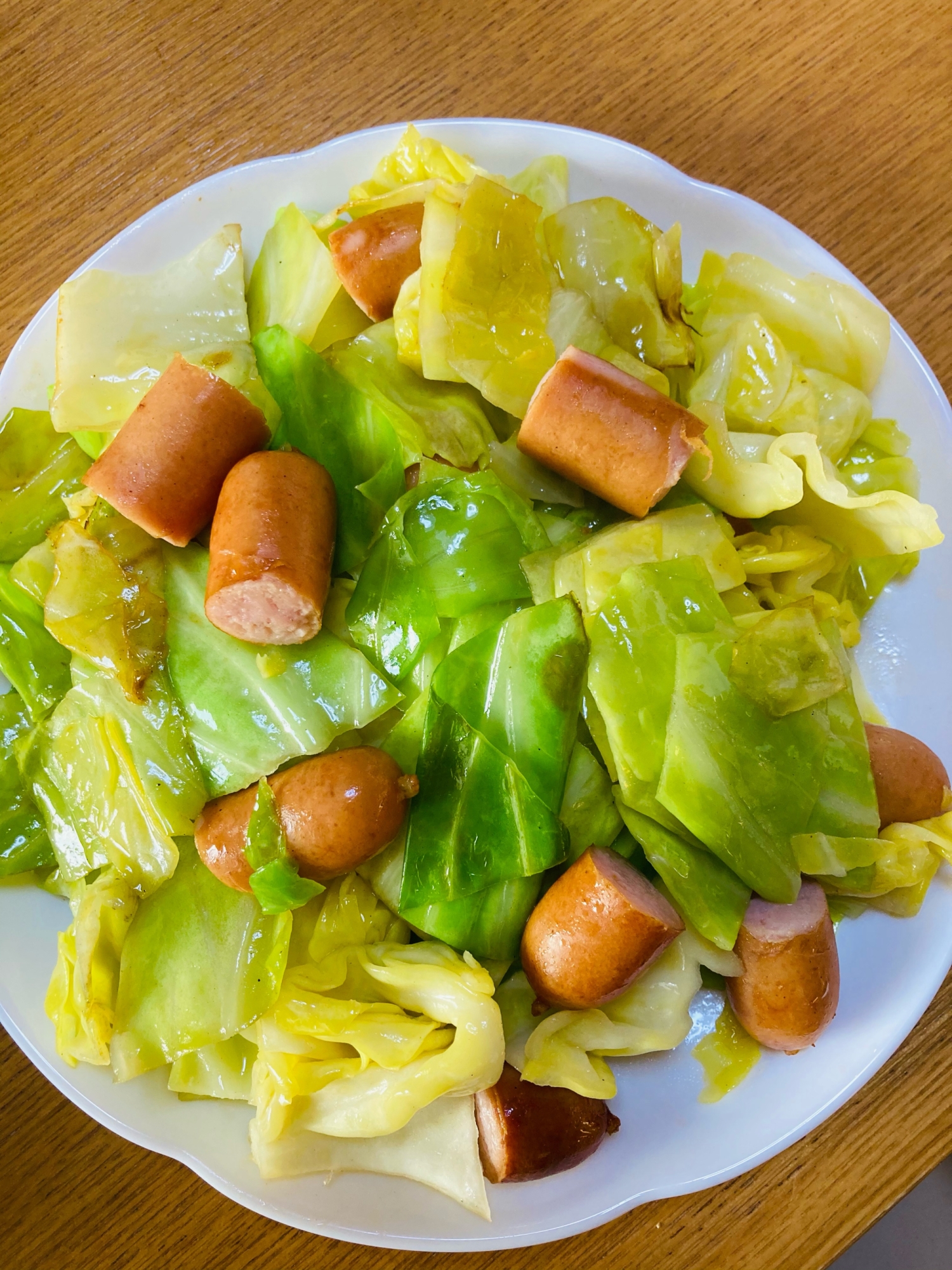 子供と一緒に！キャベツとウインナーのバター炒め