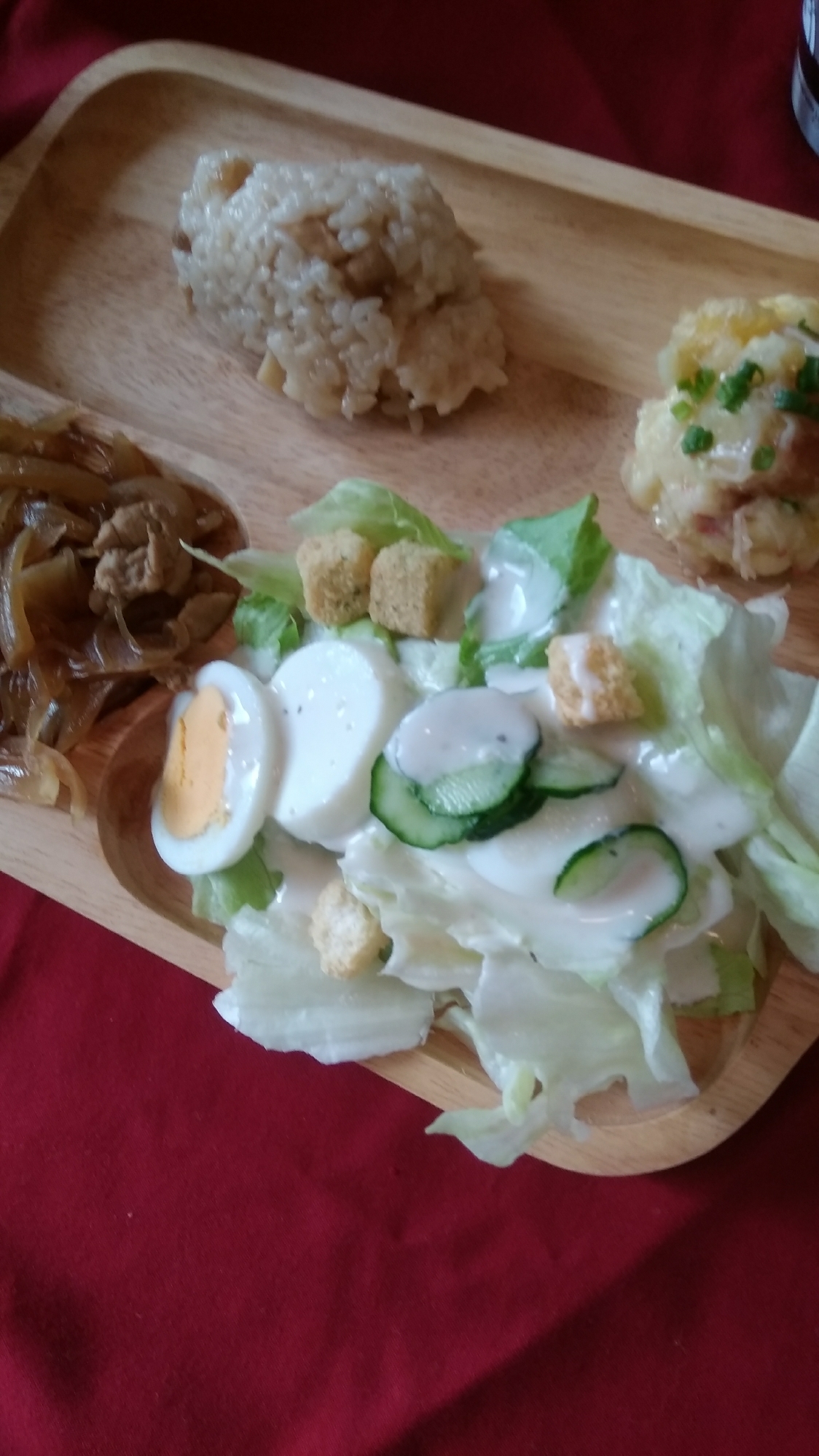 鶏五目御飯と豚肉炒めの朝食プレート