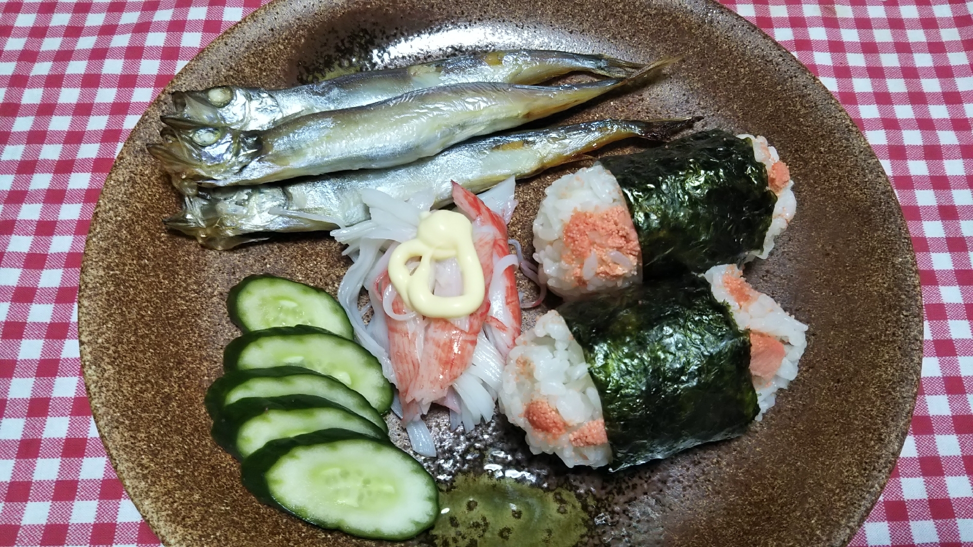 シシャモとたらこおにぎりと蟹カマと糠漬けの朝食☆