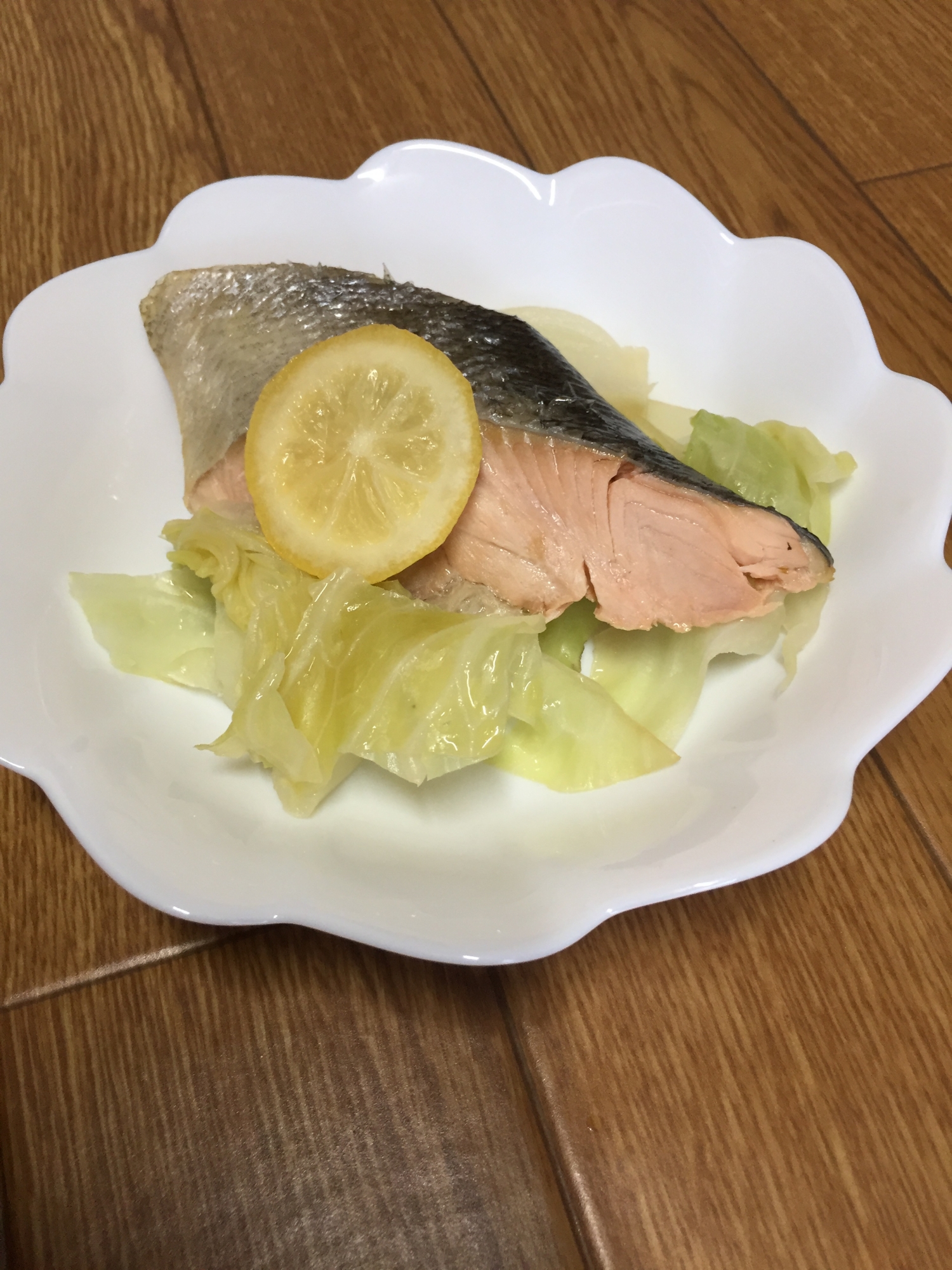 北海道鮭のレモン風味の野菜蒸し！