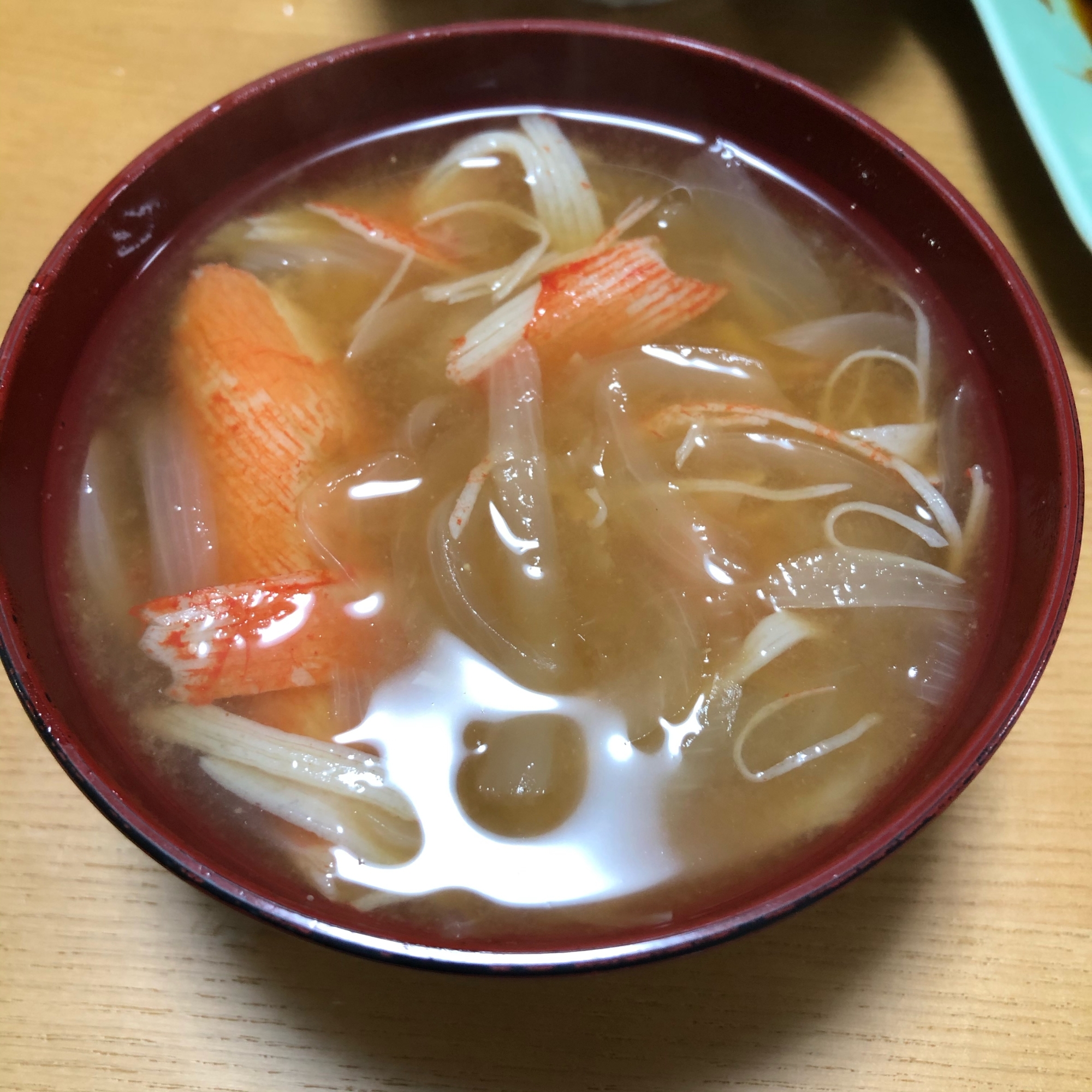 新玉葱とカニカマのお味噌汁