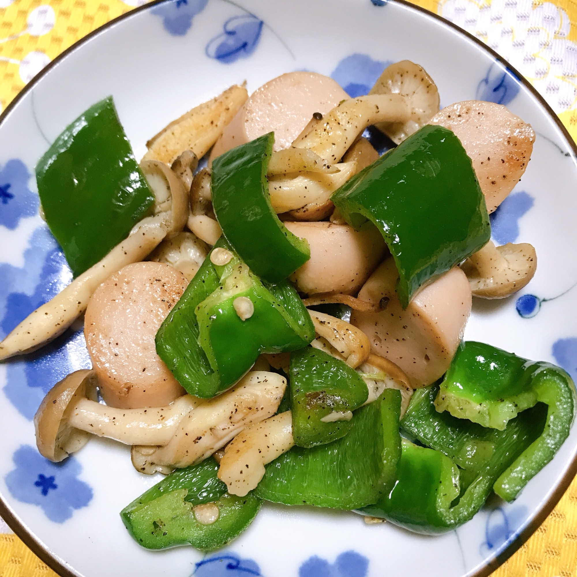 野菜と魚肉ソーセージ炒め