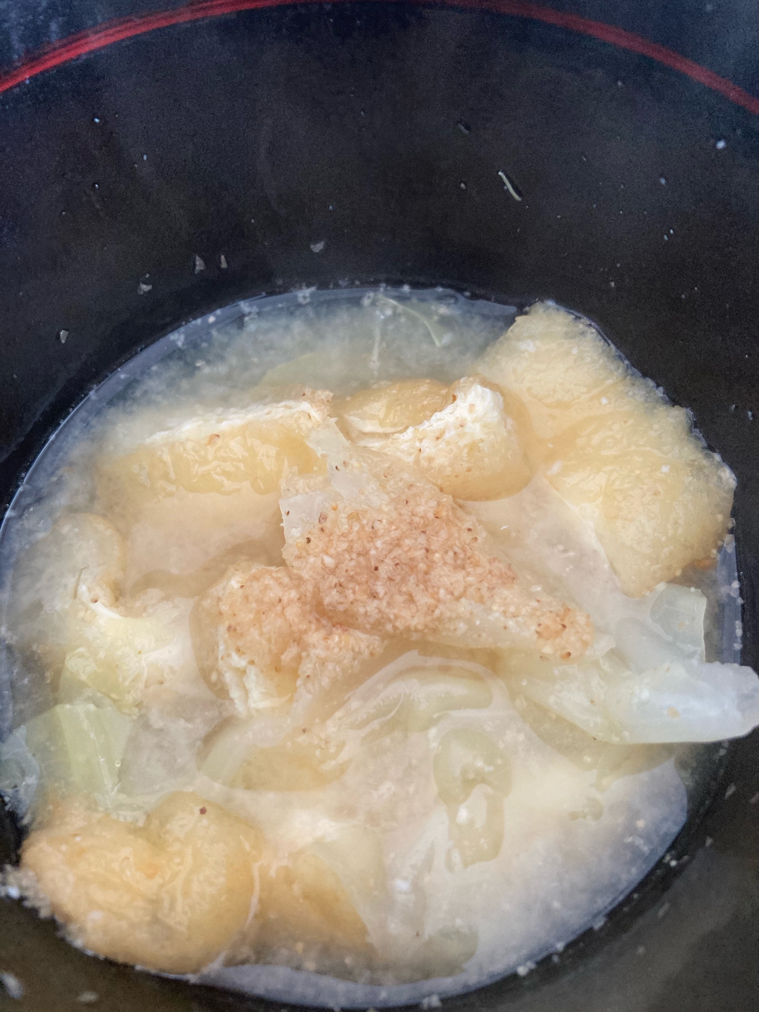 キャベツと薄揚げの味噌汁　ごま風味