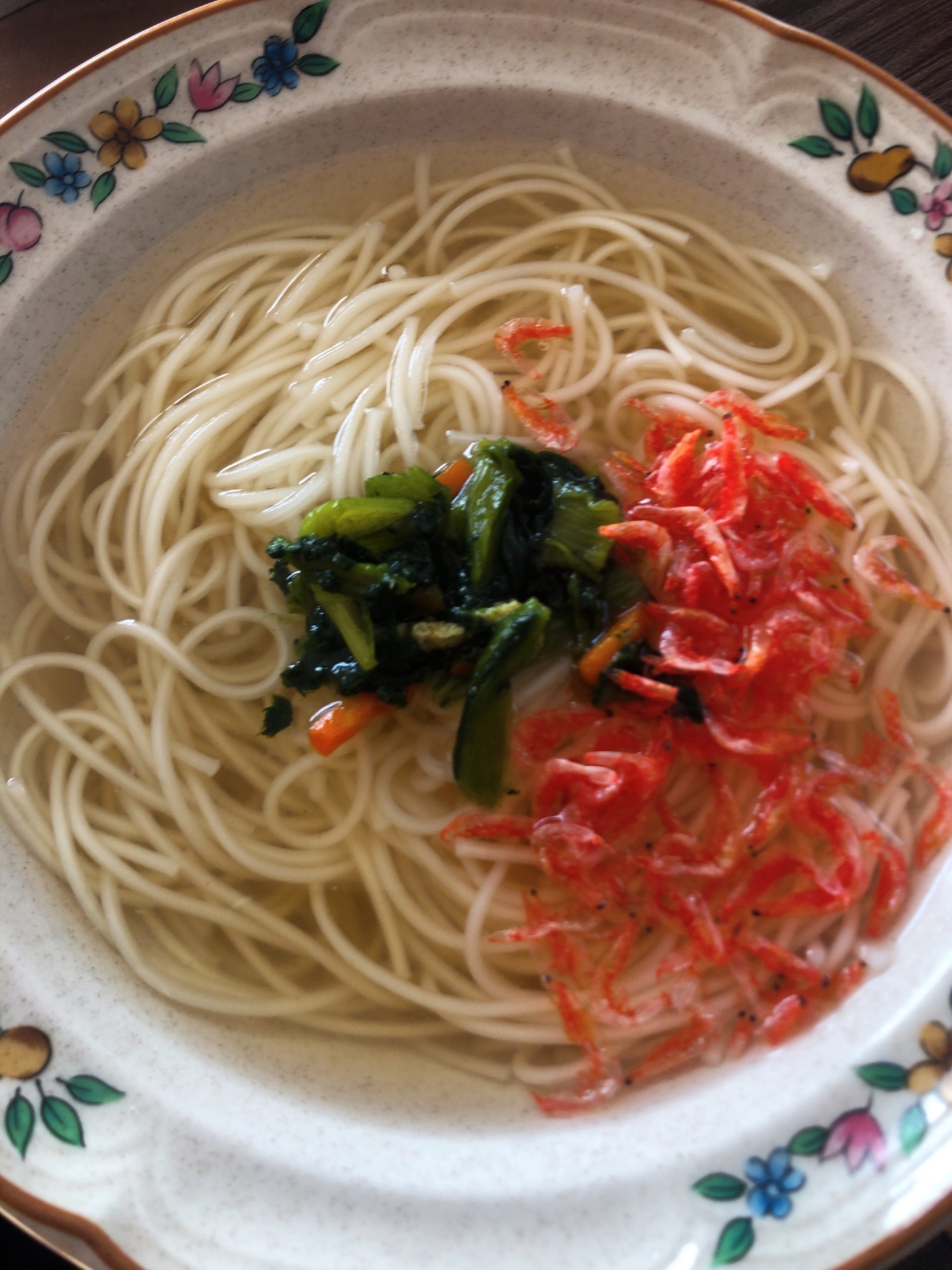 ほうれん草の胡麻和えと桜えびのにゅうめん