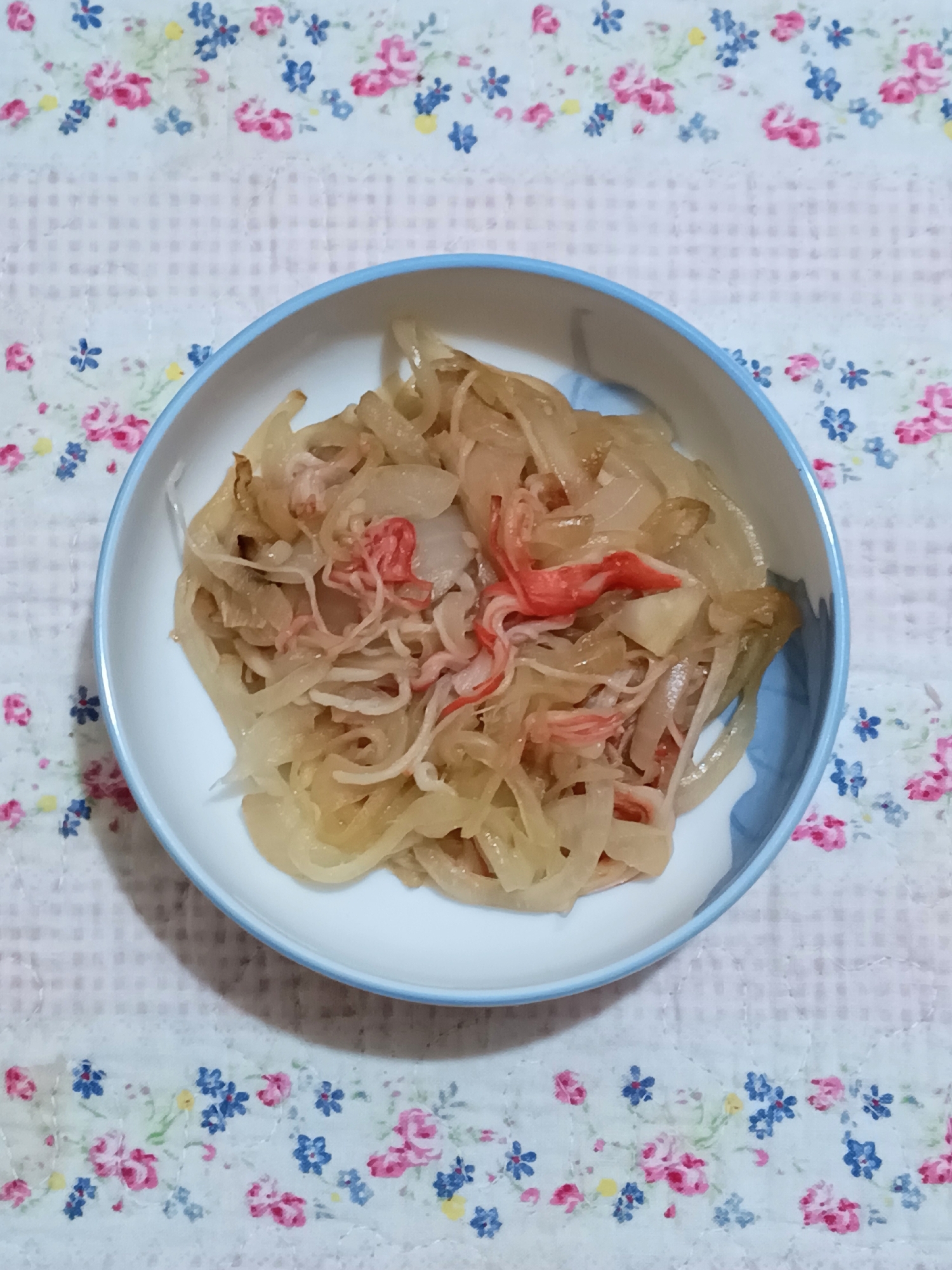 玉ねぎとカニカマのあっさり塩こしょう炒め★