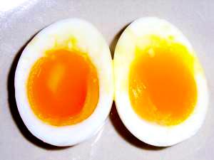 イライラ解消 キレイにむけ 黄身も中央半熟ゆで卵 レシピ 作り方 By Pero614 楽天レシピ イライラ解消 キレイにむけ 黄身も中央半熟ゆで卵 レシピ 作り方 By Pero614 楽天レシピ
