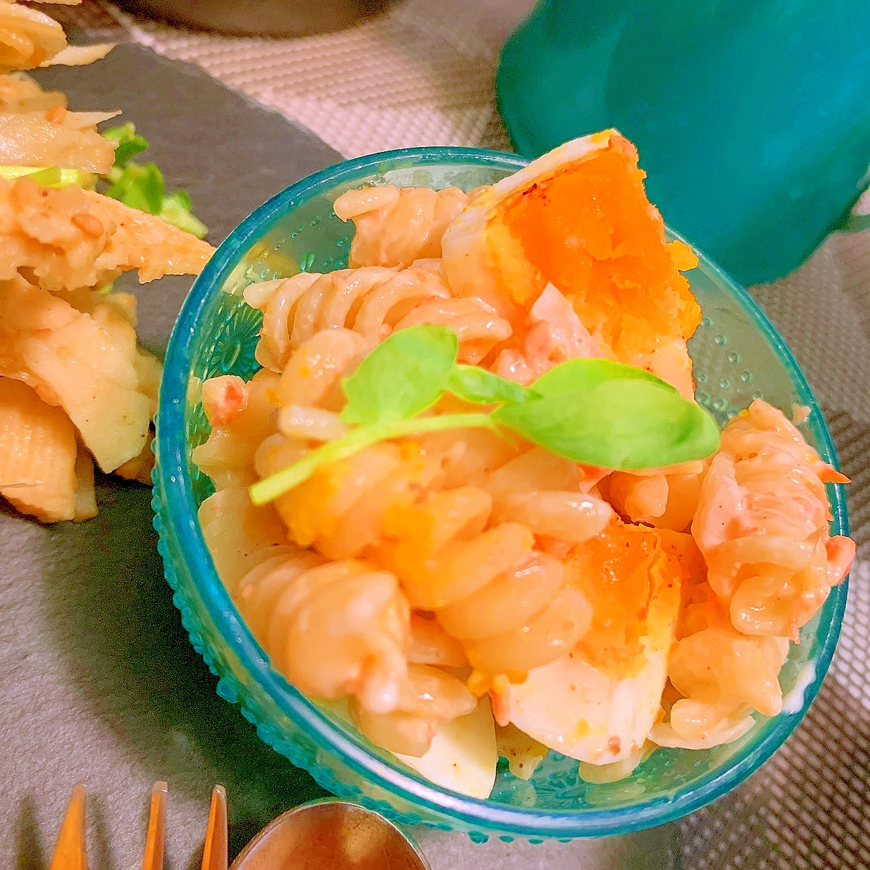鮭フレークと卵のマカロニサラダ