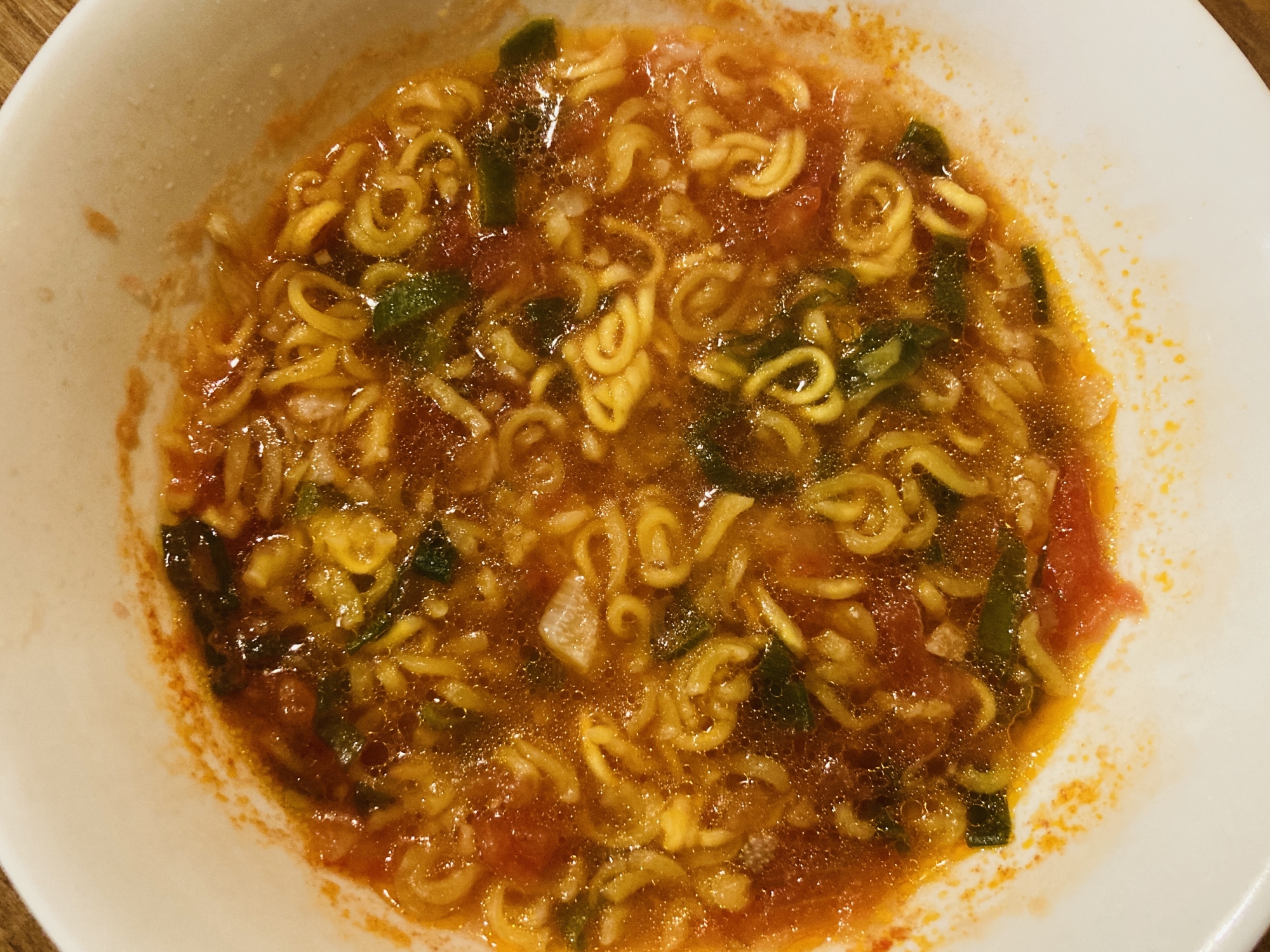 インスタントラーメンで作るイタリアントマトラーメン