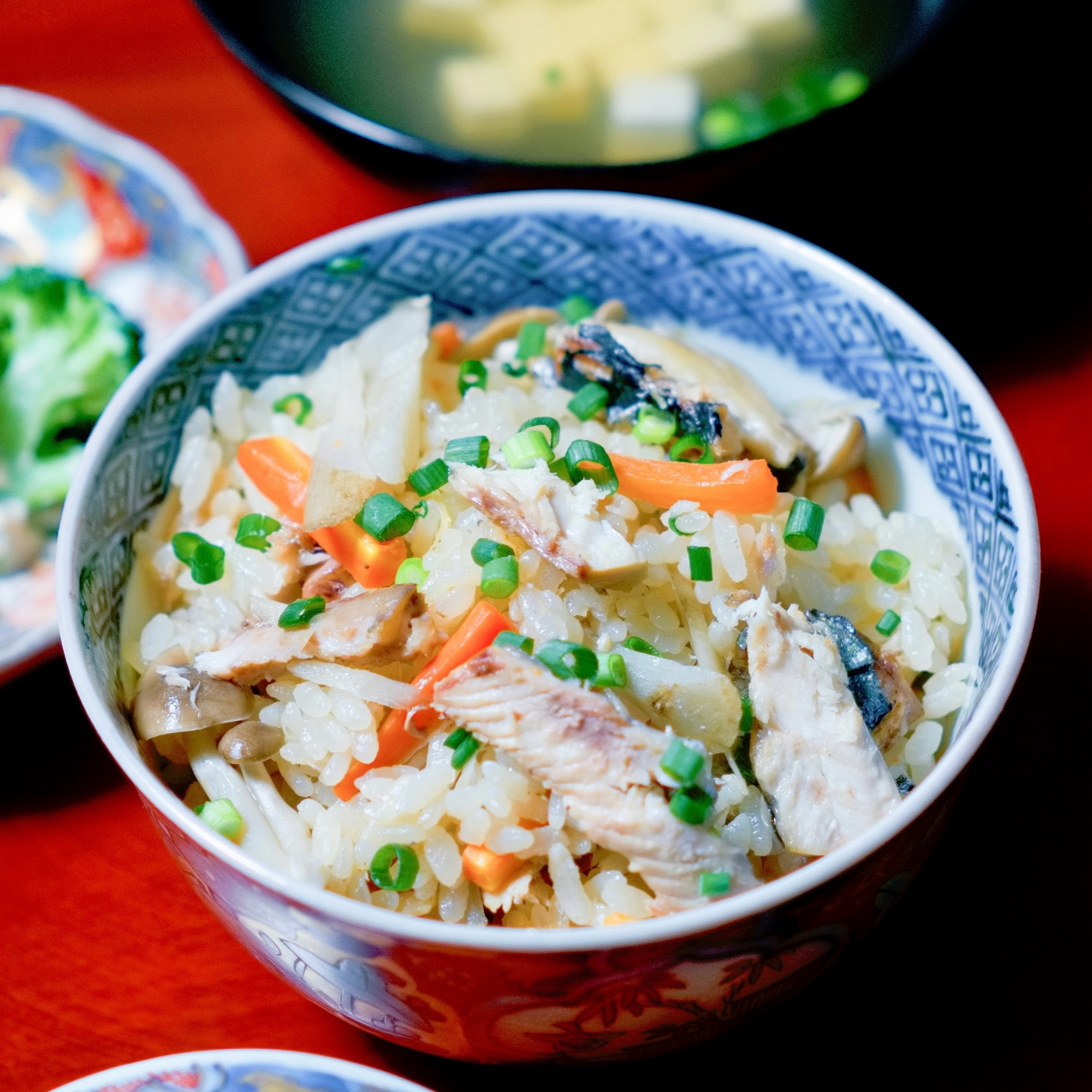 秋の味覚！さんまとごぼうの土鍋炊き込みご飯