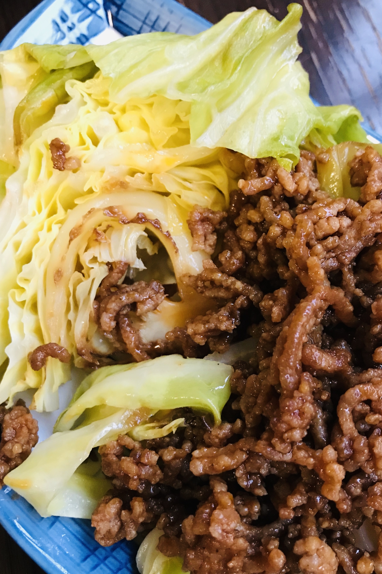 ひき肉添えの春キャベツ焼き