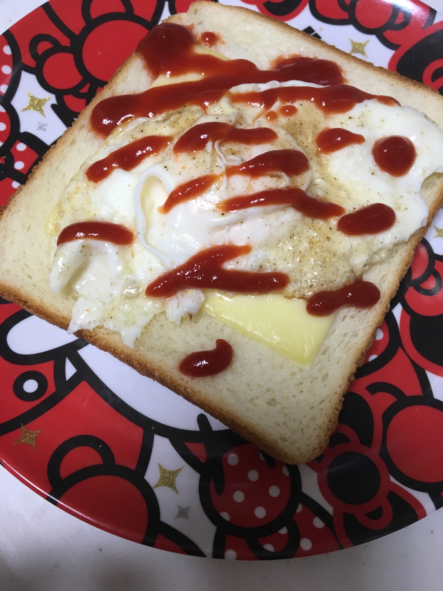 食パンで☆とろけるチーズと目玉焼きトースト☆