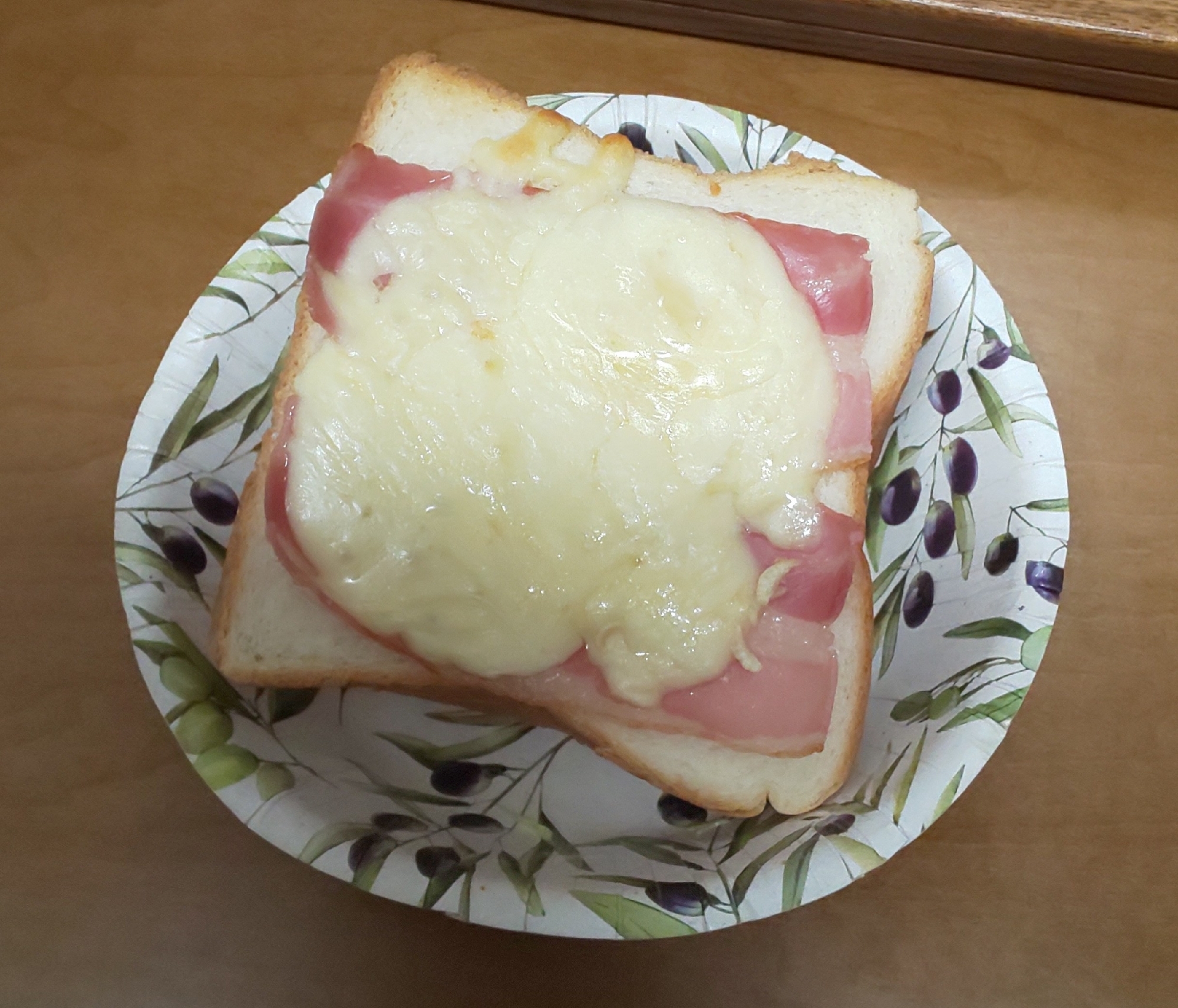 ベーコンチーズトースト