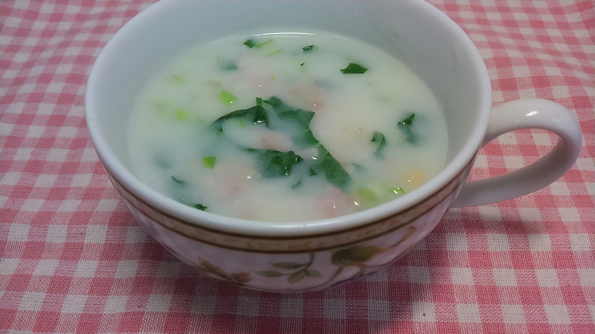 ポタージュの素で簡単☆ベーコンと小松菜入りスープ