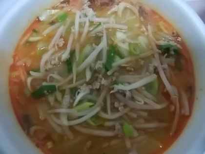 スープがとても美味しかったです☆もやしものせてみました。