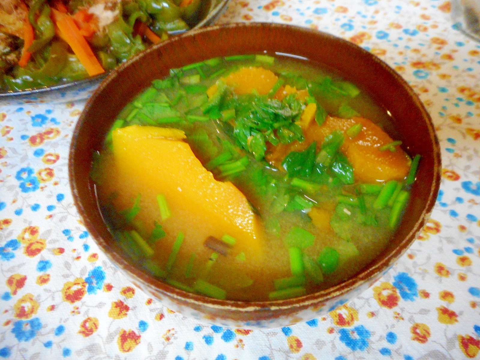 カボチャとセリの生姜味噌汁