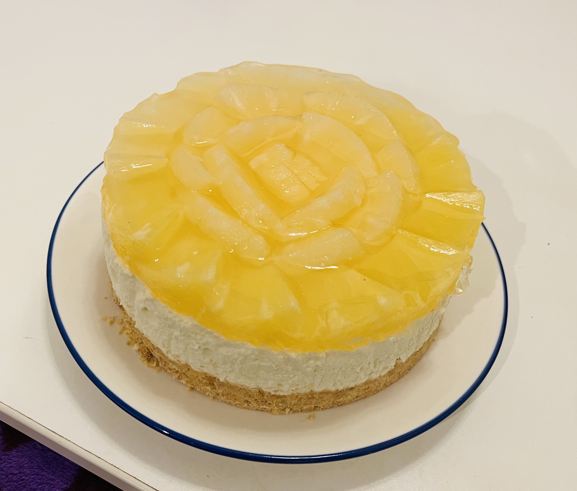 パイナップルの二層レアチーズケーキ