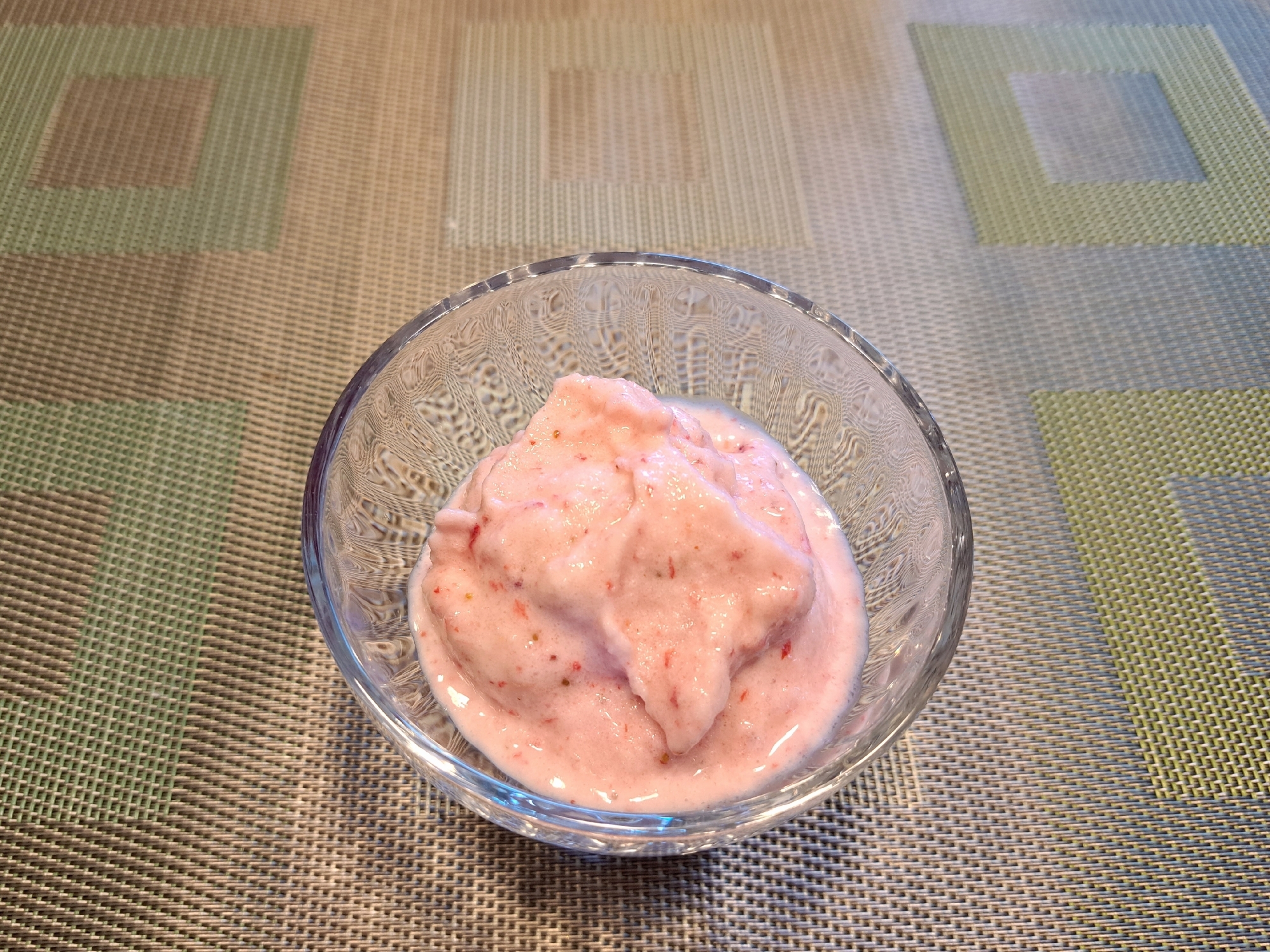 冷凍イチゴで簡単！ ジェラード風ヨーグルトアイス