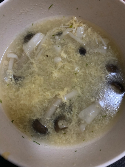 エノキと溶き卵のコンソメスープ