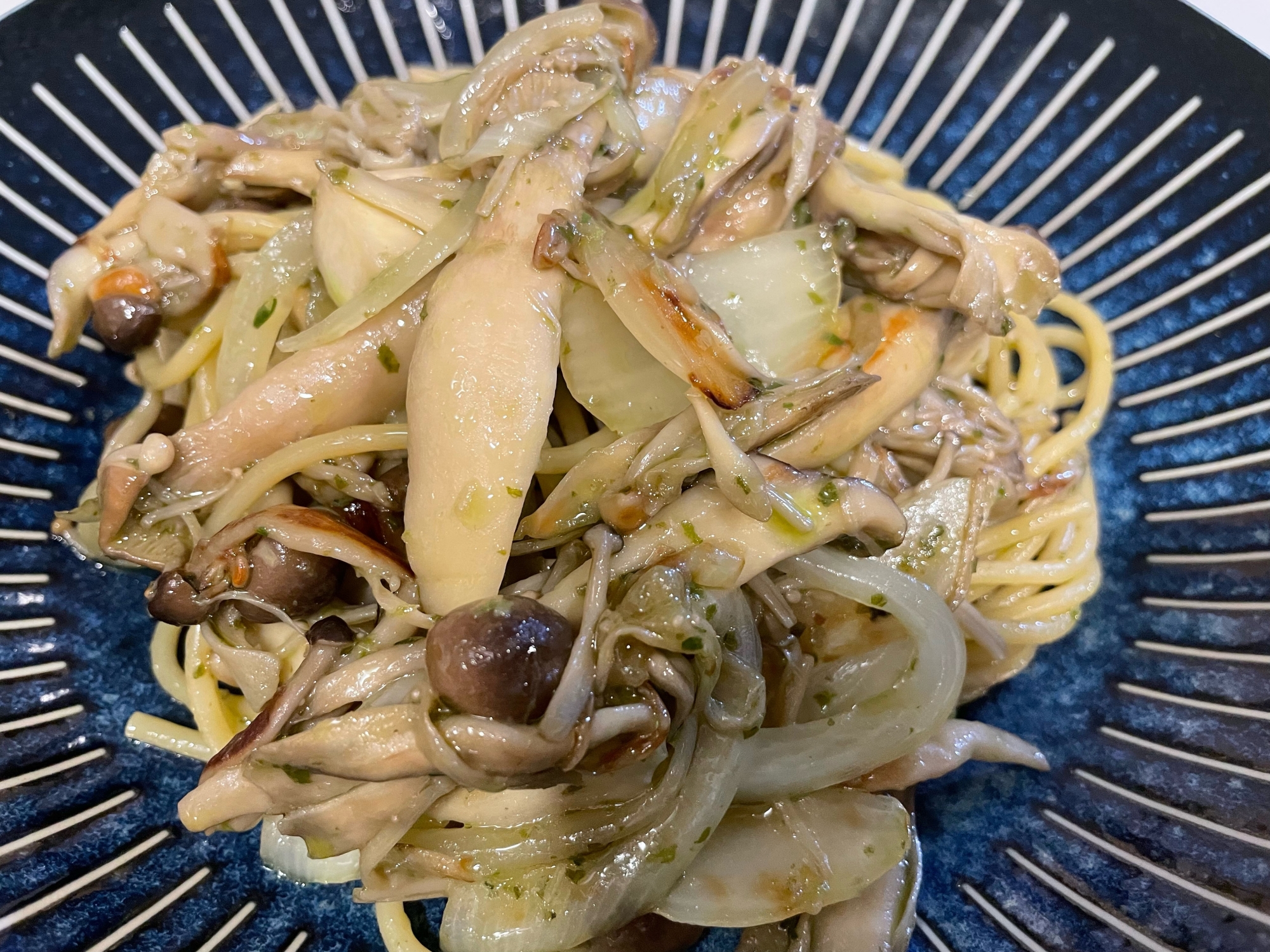 市販のバジルソースで☆きのこのバジルパスタ