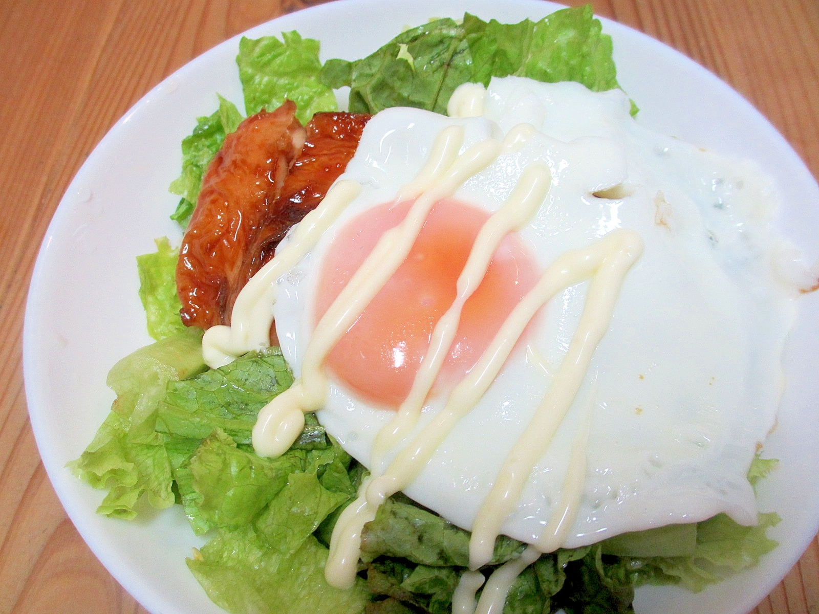 鶏の黒酢テリヤキ目玉マヨ丼