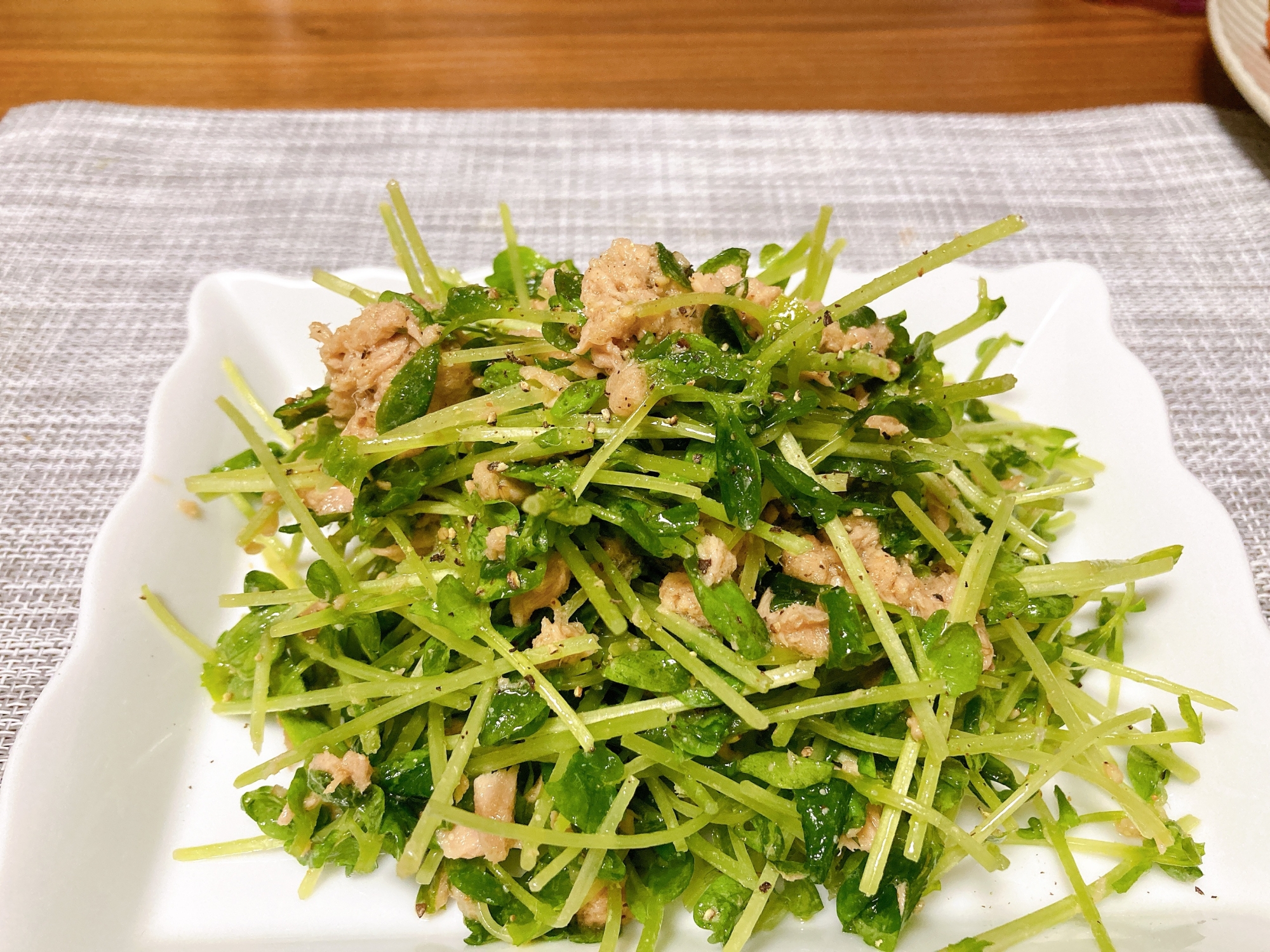 豆苗とツナのサラダ