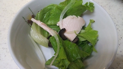 サラダチキンとリーフレタスのイタリアンサラダ
