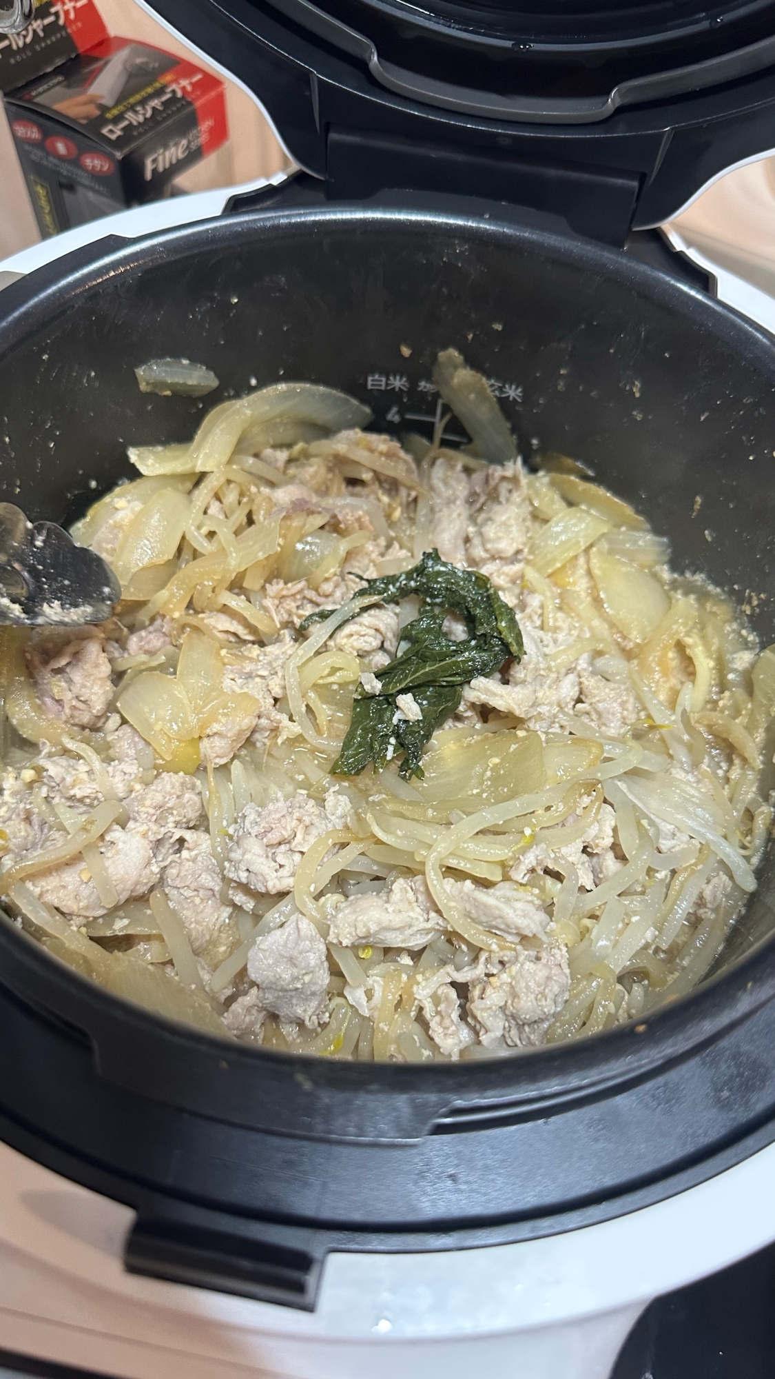 圧力鍋☆豚肉の味噌生姜焼き大葉添え