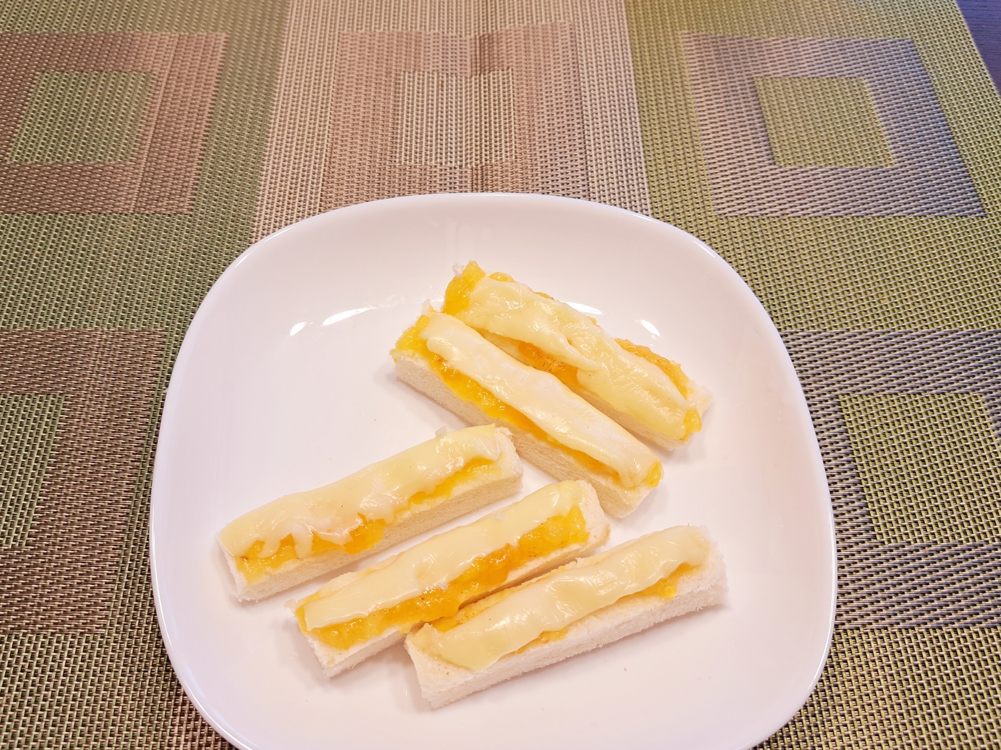 【離乳食 後期】柿ものせて美味しい！チーズトースト