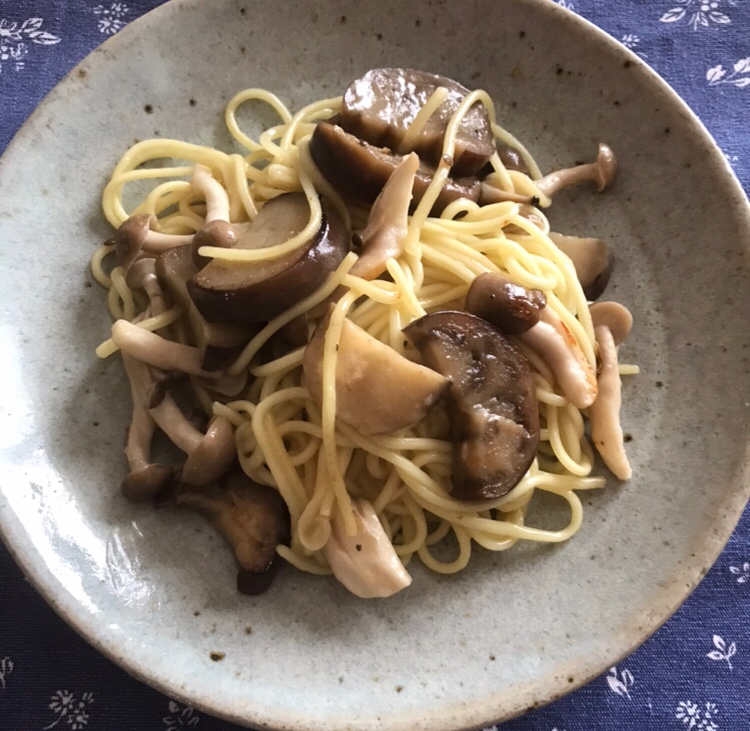 しめじとなすのカルボナーラ焼きそば