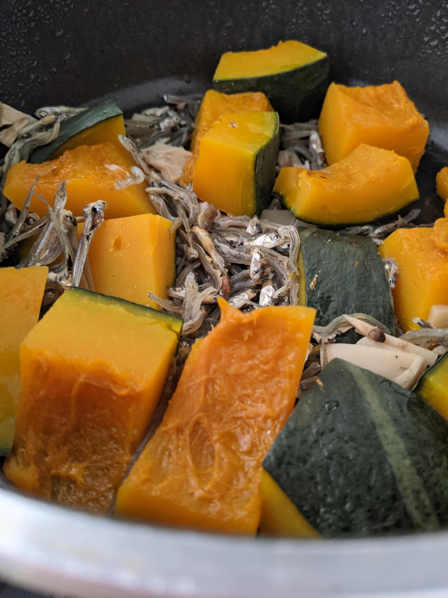 早い!簡単!栄養たっぷり♡かぼちゃのじゃこ煮