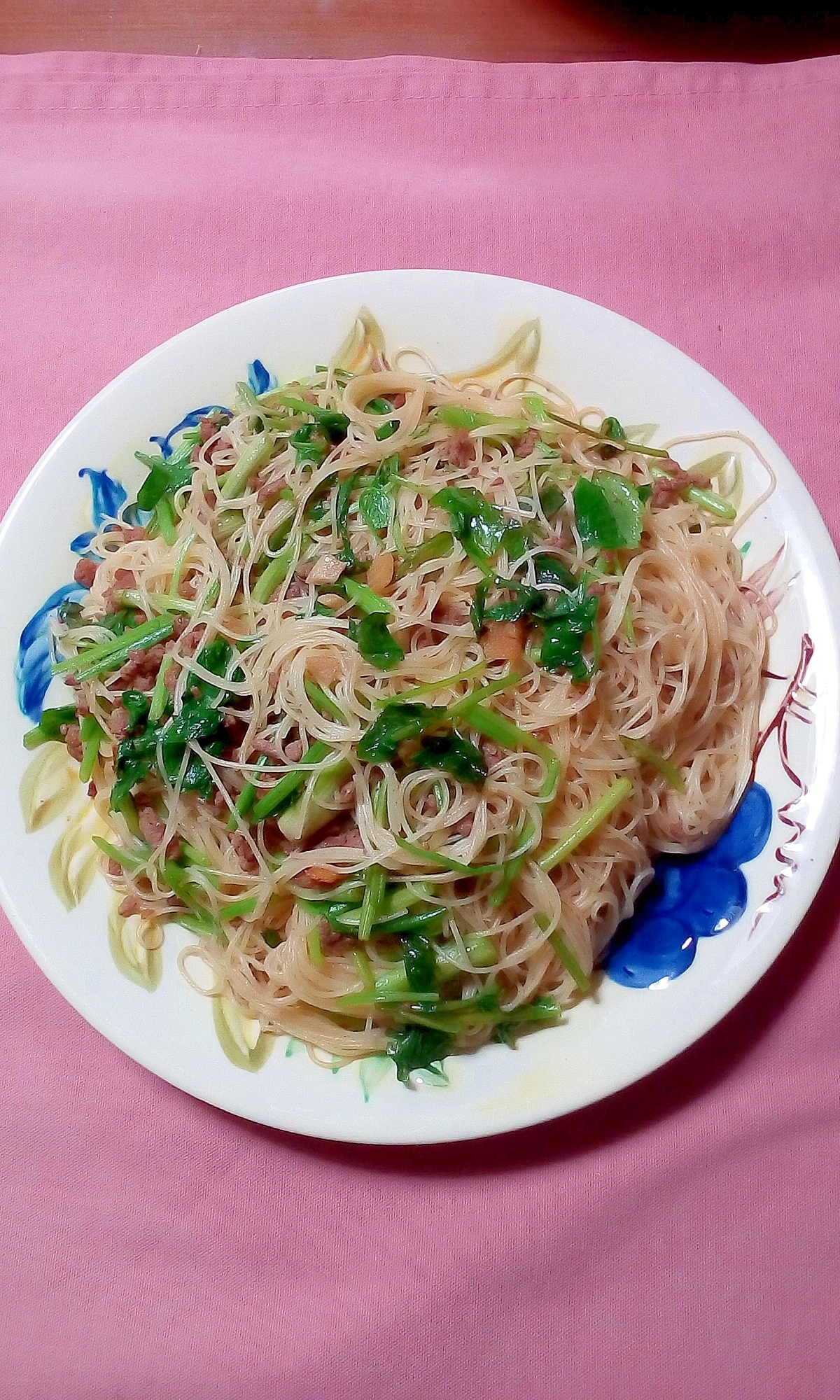 【白ワインに合う】セリ入り焼きビーフン